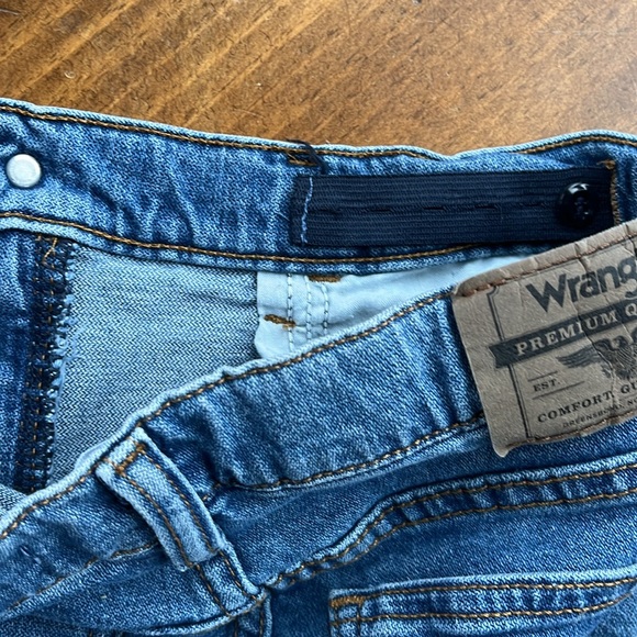 Wrangler Straight Fit Jean Shorts - Picture 13 of 14